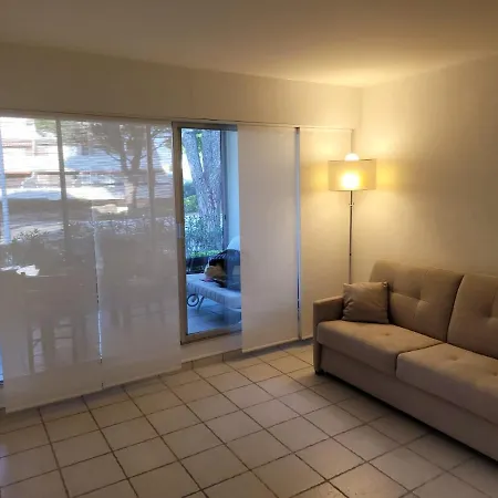 Avec Loggia Entre Port, Et Piscine *