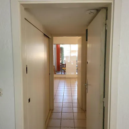 Avec Loggia Entre Port, Et Piscine * Le Grau-du-Roi