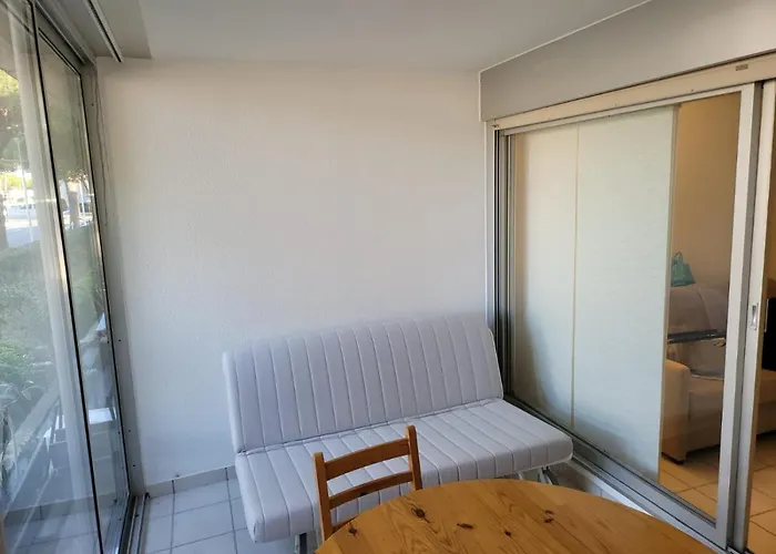 Διαμέρισμα Avec Loggia Entre Port, Et Piscine *