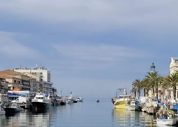 Διαμέρισμα Avec Loggia Entre Port, Et Piscine