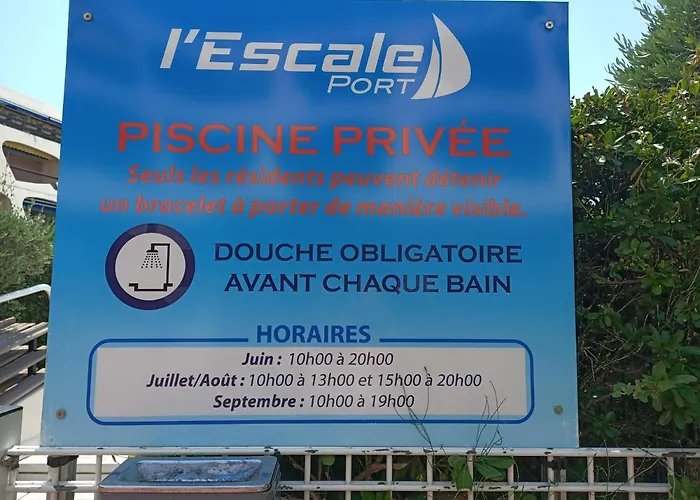 Avec Loggia Entre Port, Et Piscine * Le Grau-du-Roi