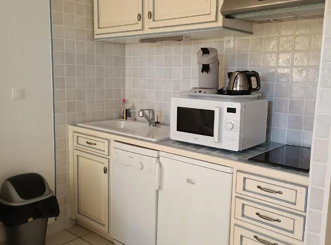 Avec Loggia Entre Port, Et Piscine *