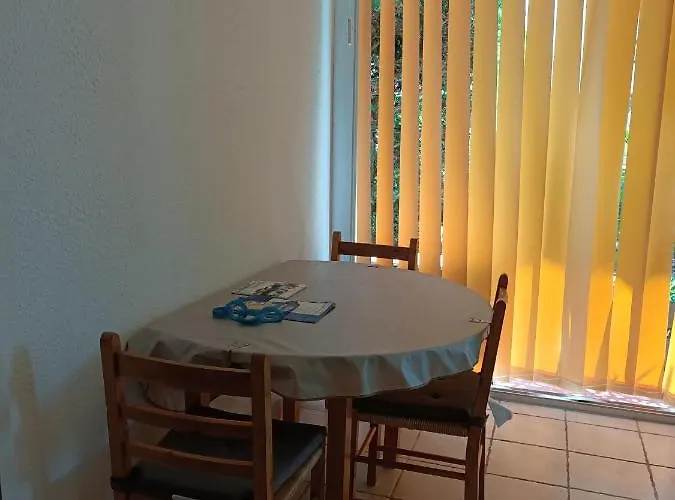 Avec Loggia Entre Port, Et Piscine